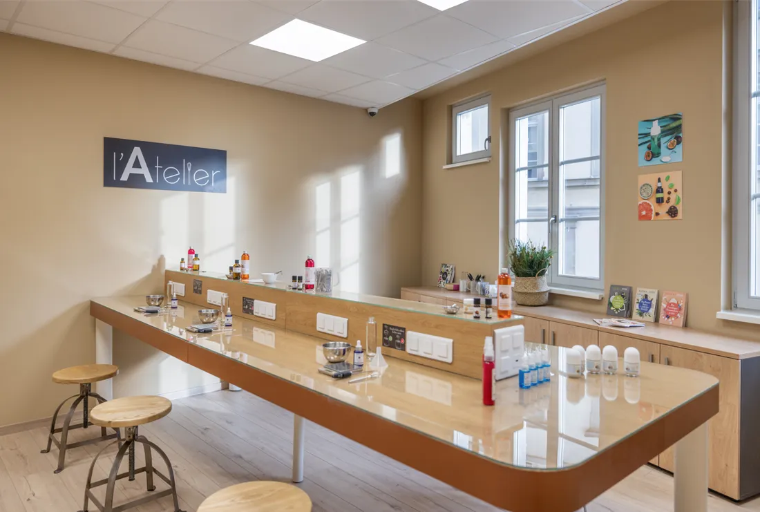 L'espace atelier du magasin Aroma-Zone à Strasbourg